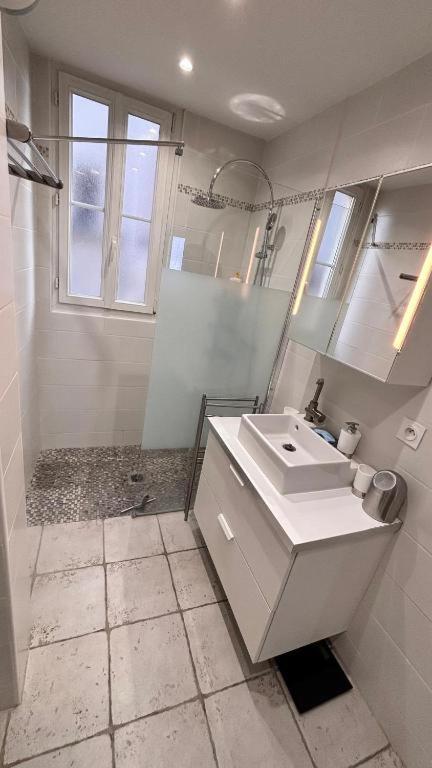 Doubles Les Champs-elysees Hotel